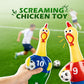 Juguete novedoso: pollo que grita jugando al fútbol